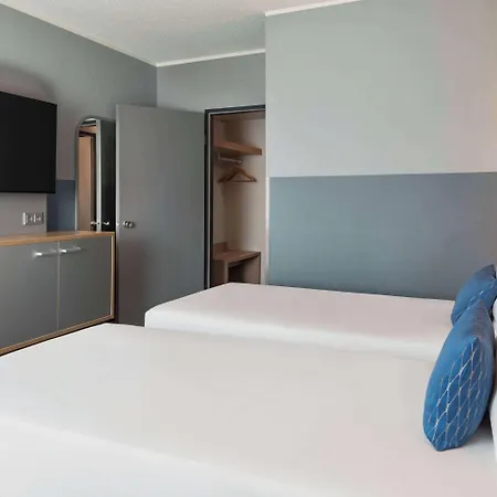 Sunday Frankfurt Airport 4*