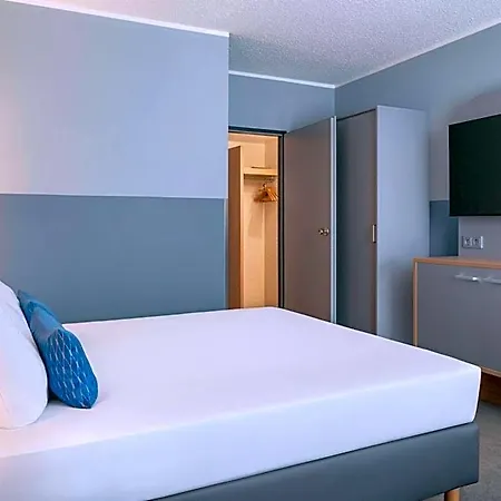 Sunday Frankfurt Airport 4*