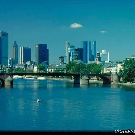 Sunday Frankfurt Airport 4*